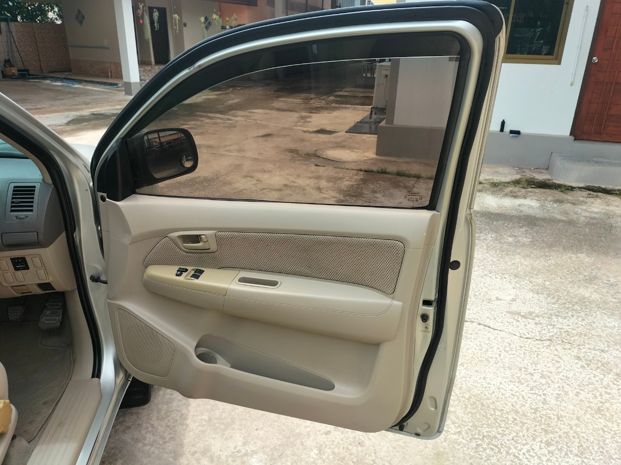 LINE_ALBUM_TOYOTA HILUX VIGO CAB2.5Eปี2006_๒๓๑๐๑๘_14