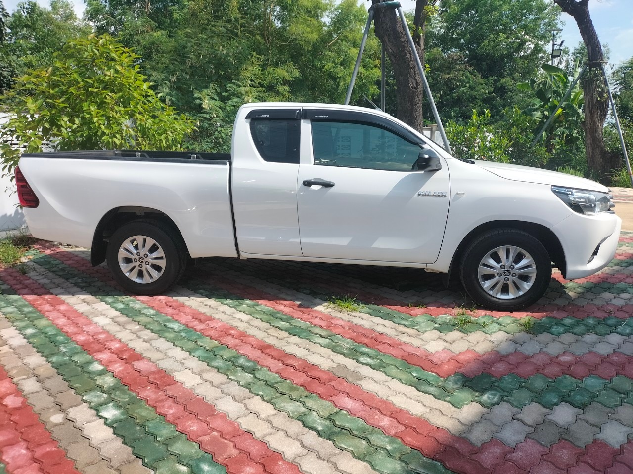 LINE_ALBUM_TOYOTAHILUXREYO2.4สมาร์CABJPLUSปี2018_๒๓๑๐๒๕_3