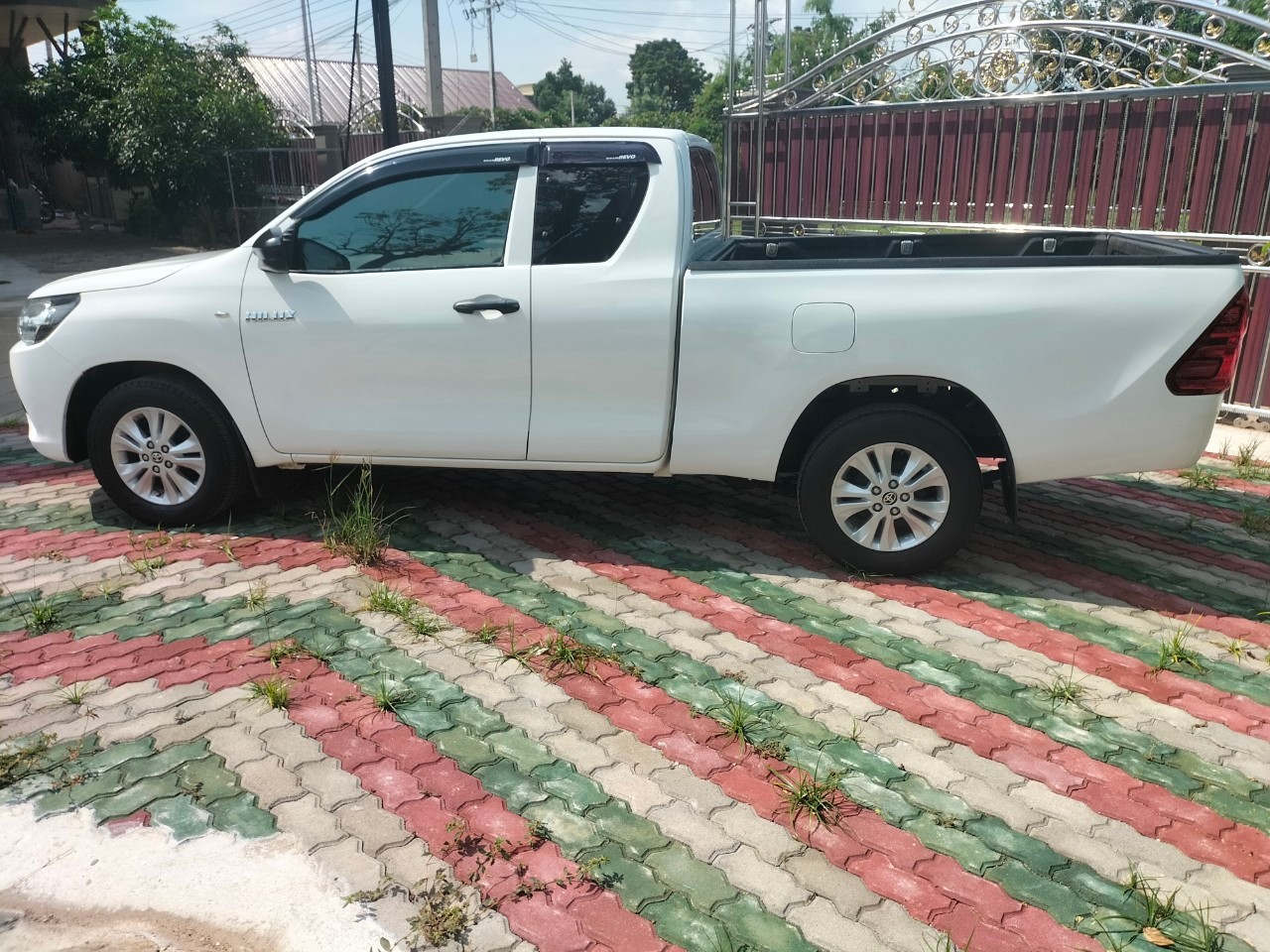 LINE_ALBUM_TOYOTAHILUXREYO2.4สมาร์CABJPLUSปี2018_๒๓๑๐๒๕_8