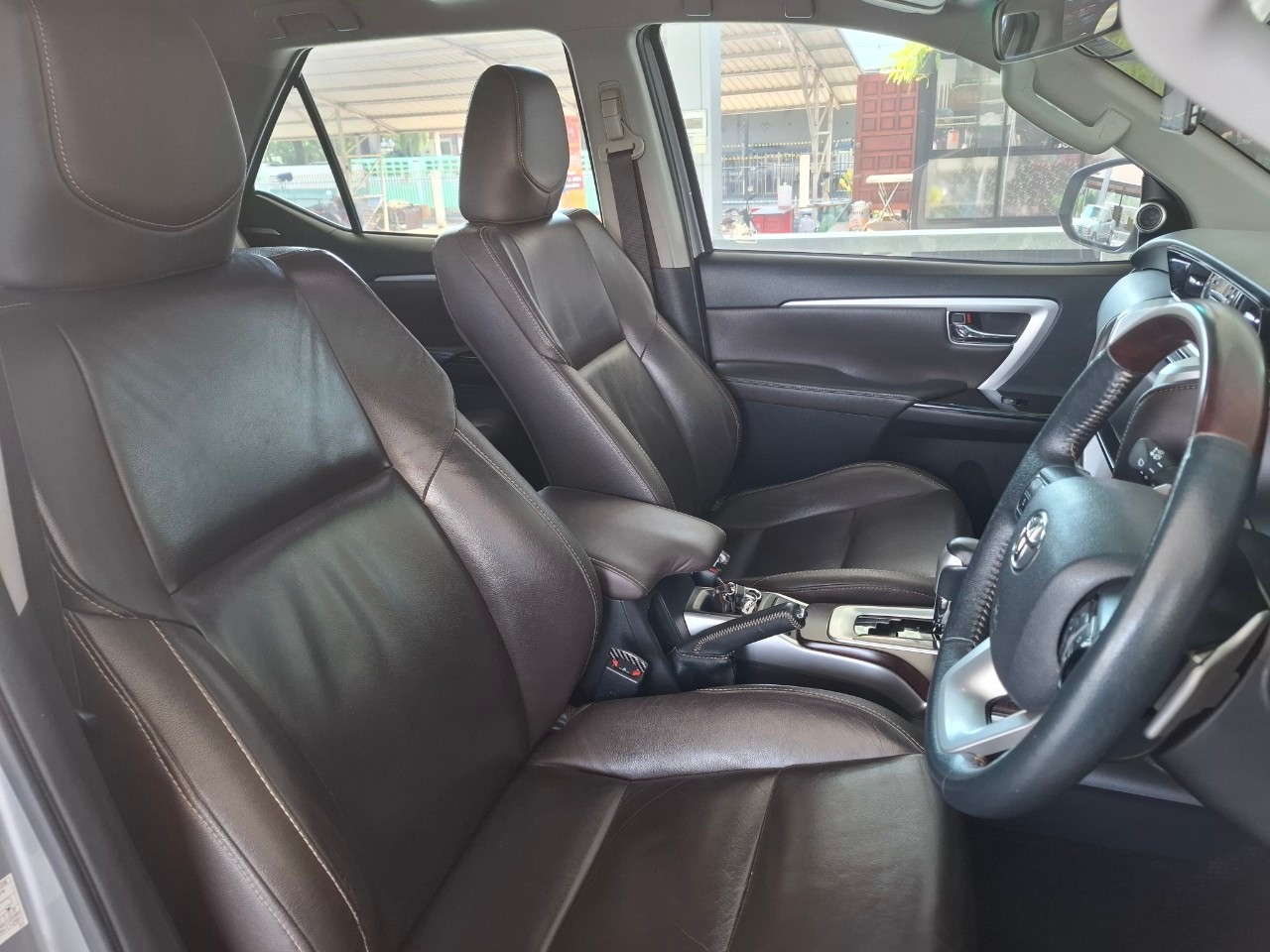LINE_ALBUM_TOYOTA FORTUNER 2.4 ปี2016_250122_17